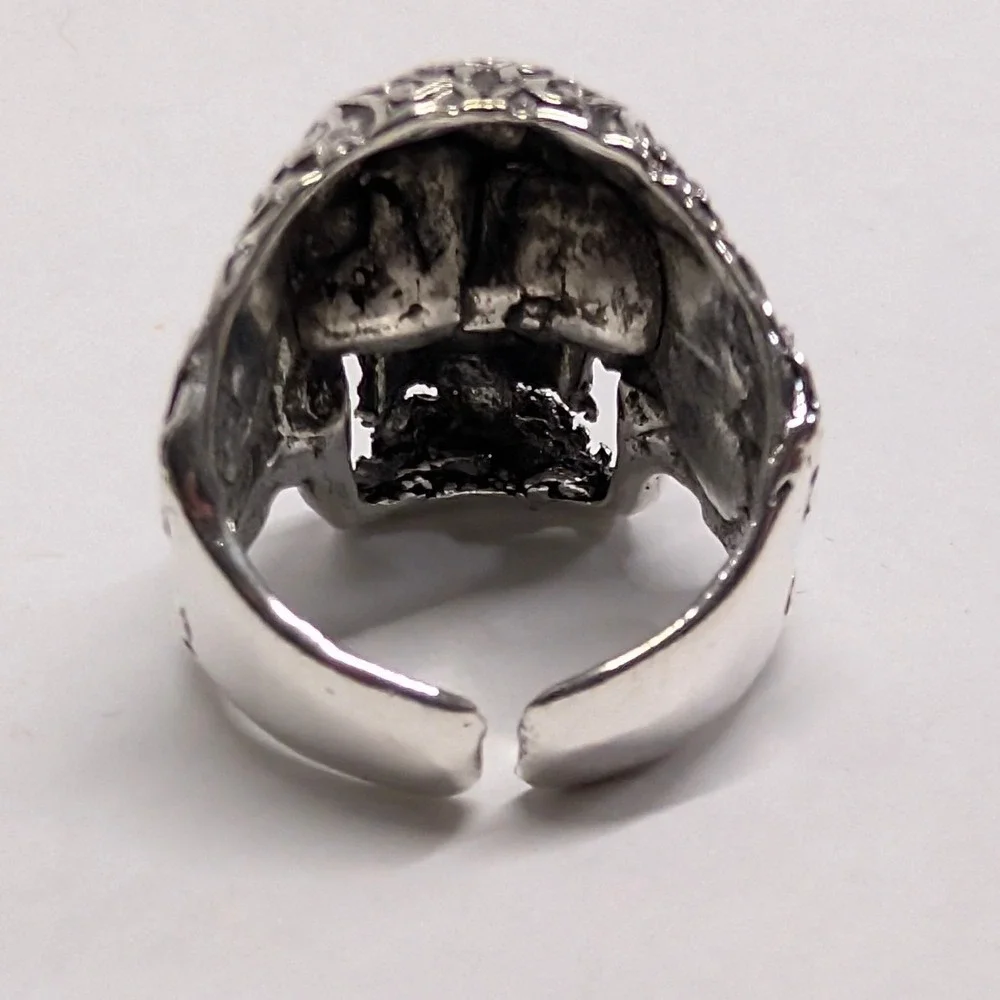 New Skull Ring Mens Womens Size 8 Silver Tone Red‎ Rhinestone Eyes Gothic Biker